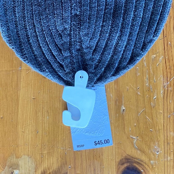 NWT MICHAEL MICHAEL KORS Grey Beanie - Picture 6 of 6